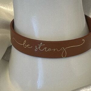 Viola “Be Strong” Faux Leather Bracelet – Brown | Motivational Snap Cuff